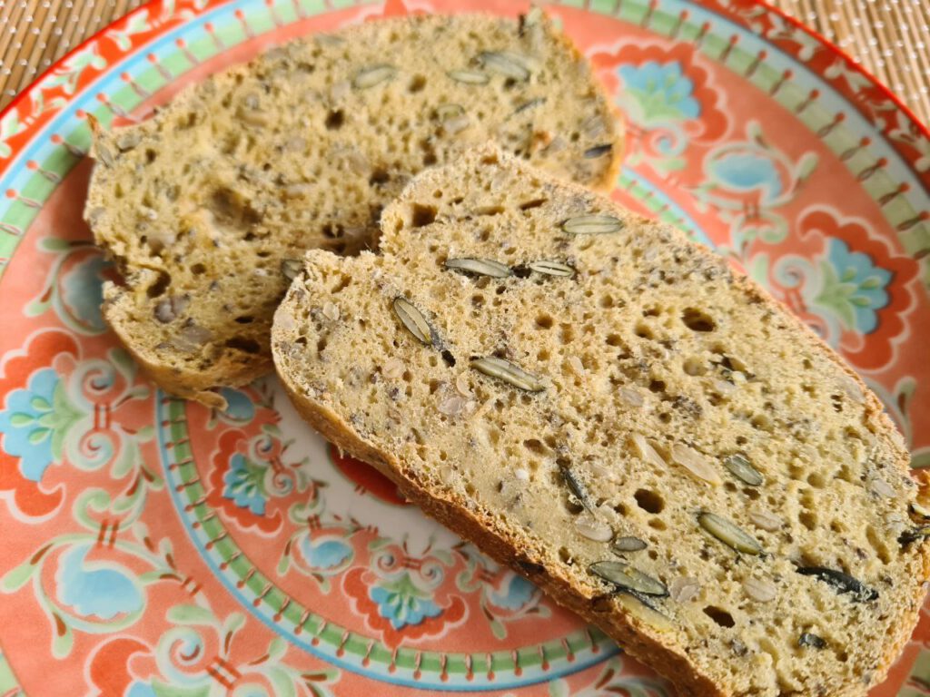2 Scheiben glutenfreies selbstgebackenes Brot